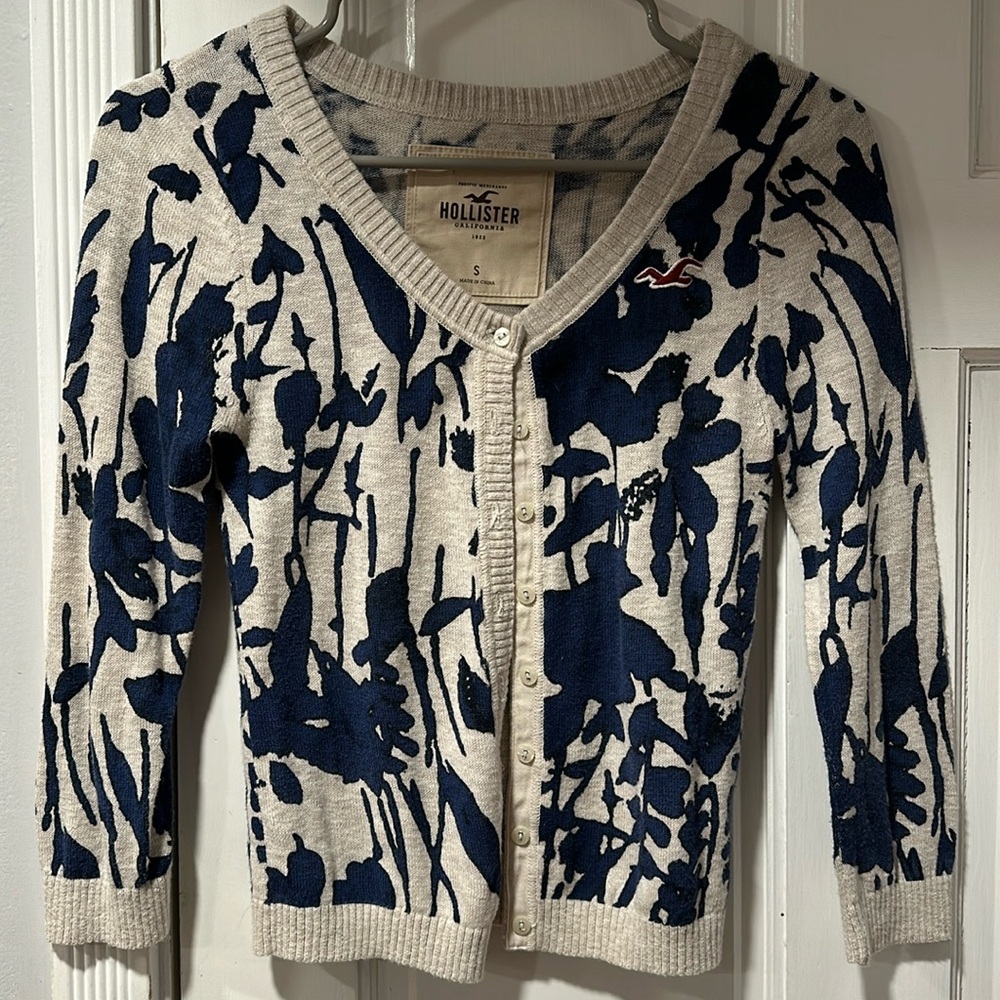 Hollister Y2K Vintage Cropped Floral Cardigan